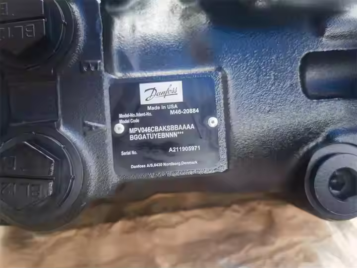 Danfoss Hydraulic Pump 90Series - Features: Variable Displacement