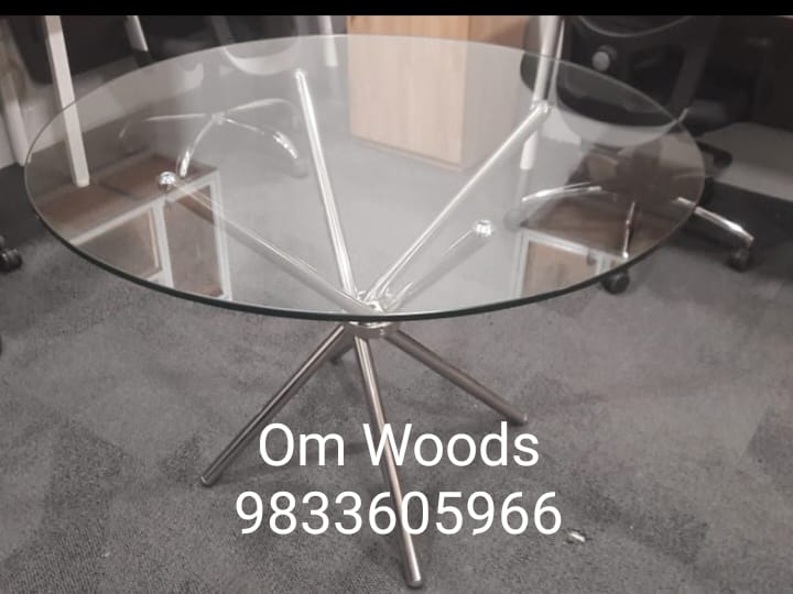 Round Glass Dining Table - Color: Silver