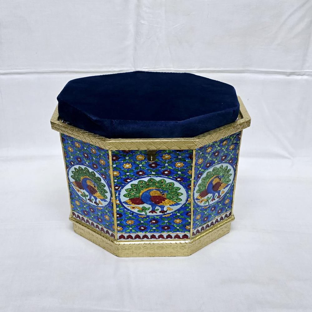 Meenakari Sitter