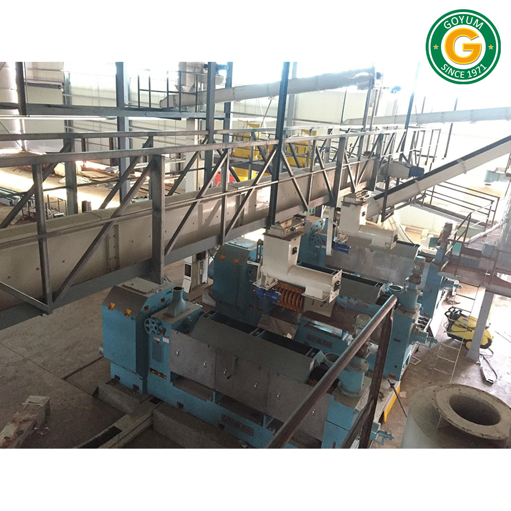 Oil Press Machine - Cast Steel Construction, 30 X 11.6 X 19.6 Ft, 175 Hp, 110-125 Tons In 24 Hours, 1 Year Warranty, Green Finish, Cold & Hot Pressing