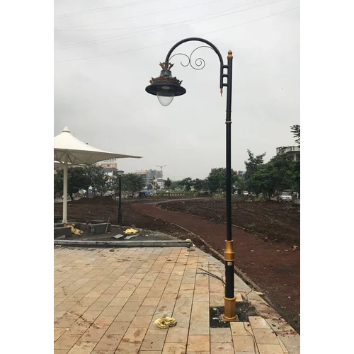 Single-Arm Decorative Lighting Pole - Color: Black