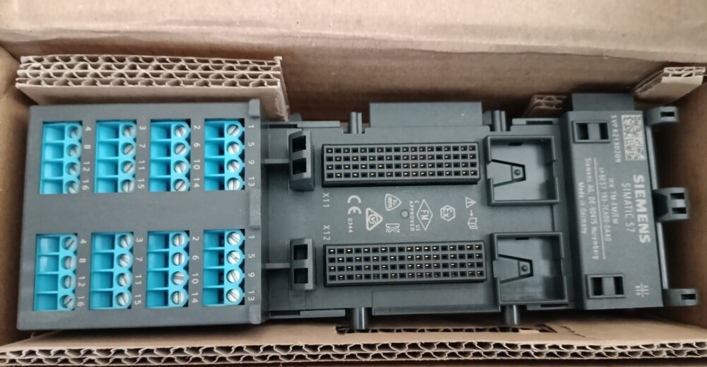 SIEMENS 6ES7 193-7CA00-0AA0 PLC (OPEN BOX)