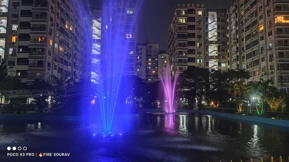 Floating Fountains - Color: Multicolor