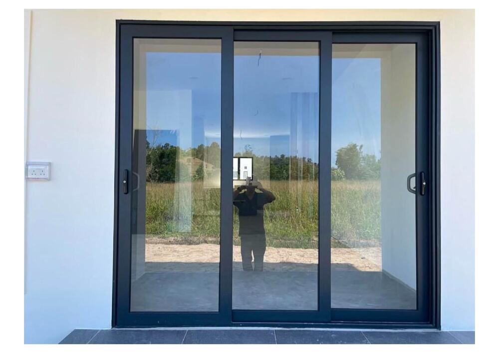 Aluminium Door Window Partition - Durable Aluminium, Custom Sizes Available, Elegant White Finish | Easy Installation, Low Maintenance, Abrasion & Impact Resistant