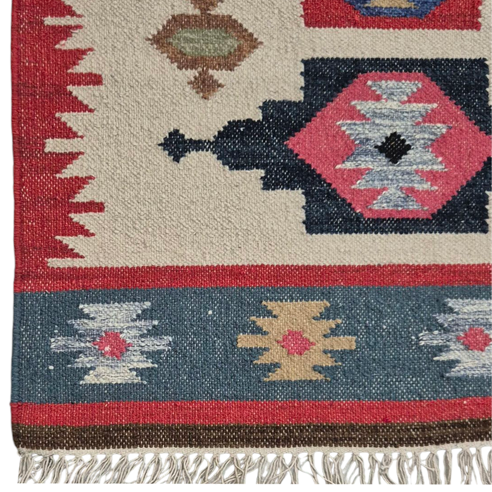 Aakaar Hand Woven Woolen Rug