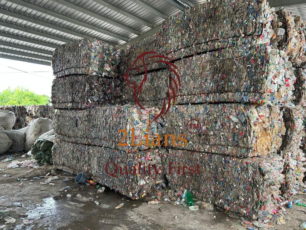 PET bottle on bales 80% Clear 20 % Blue Scrap