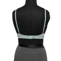 Ladies Seamless Bralette With Hook And Eye