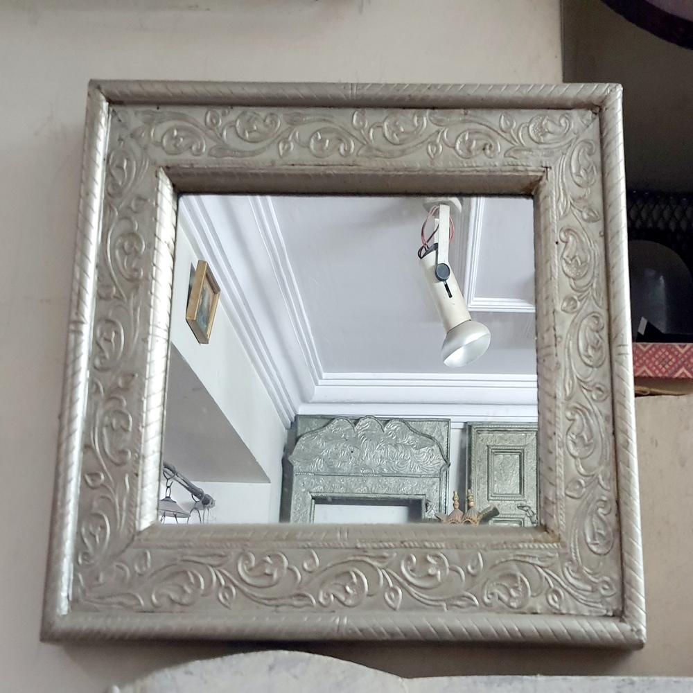 White Metal Mirror - Color: Silver