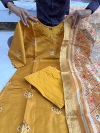 YELLOW BUTI SUIT SET