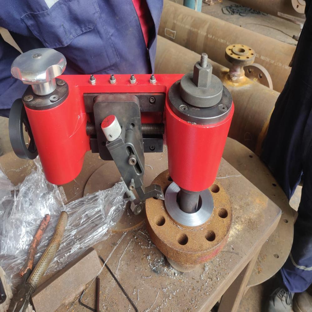 Semi-Automatic Flange Facing Machine - Color: Silver