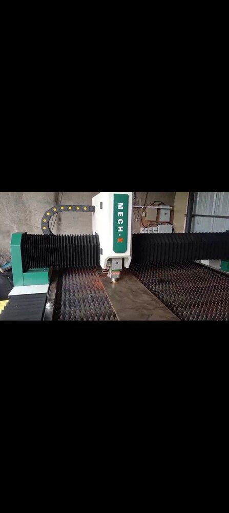Fiber laser cutting machine
