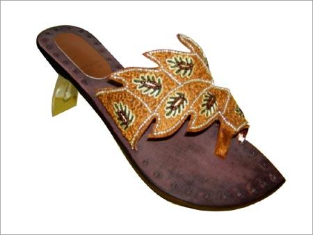 चपल सादा चमड़े की है