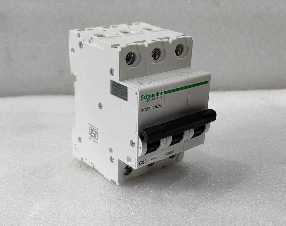 Schneider 3 Poll MCB