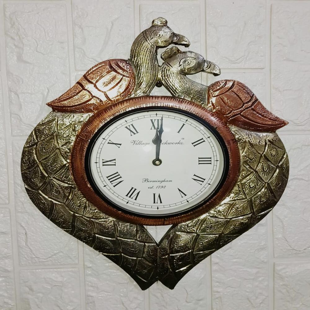 White Metal Wall Clock - Color: Multicolor