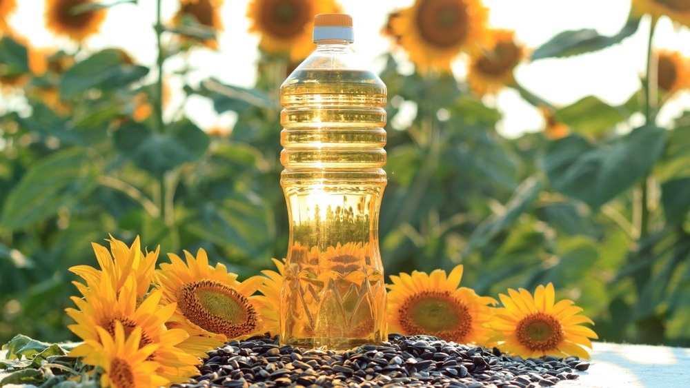 Crude sunflower oil