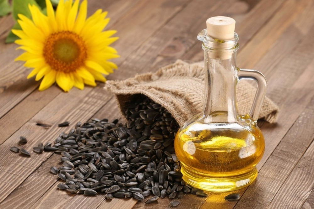 Crude sunflower oil