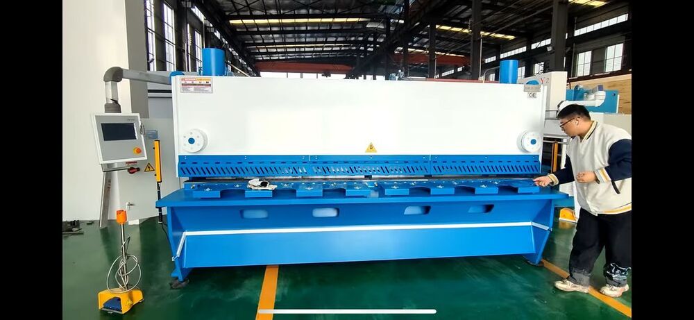 hydraulic shearing machine