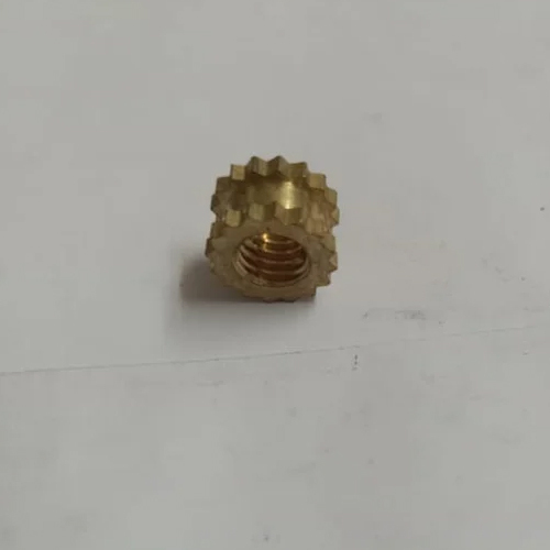 5 मिमी गोल थ्रेडेड पीतल का इनसर्ट
