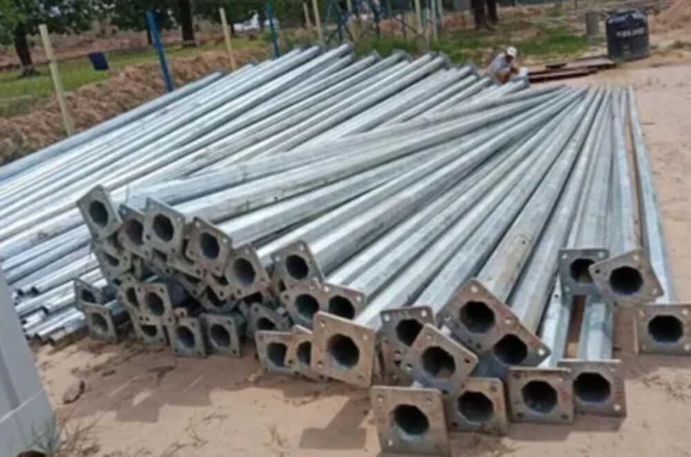 Gi Octagonal Pole - Color: Stainless Steel