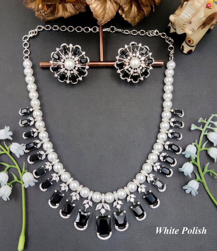 AD Elegant Pearl Necklace