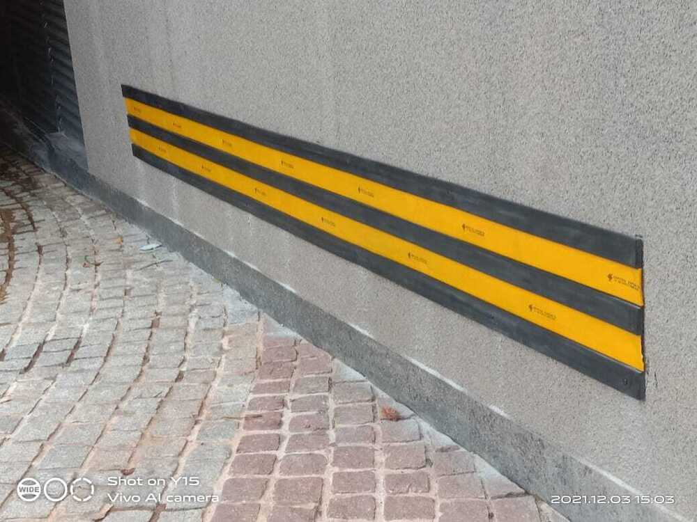 Rubber Wall Guard With Arrow Stickers - Color: Yellow