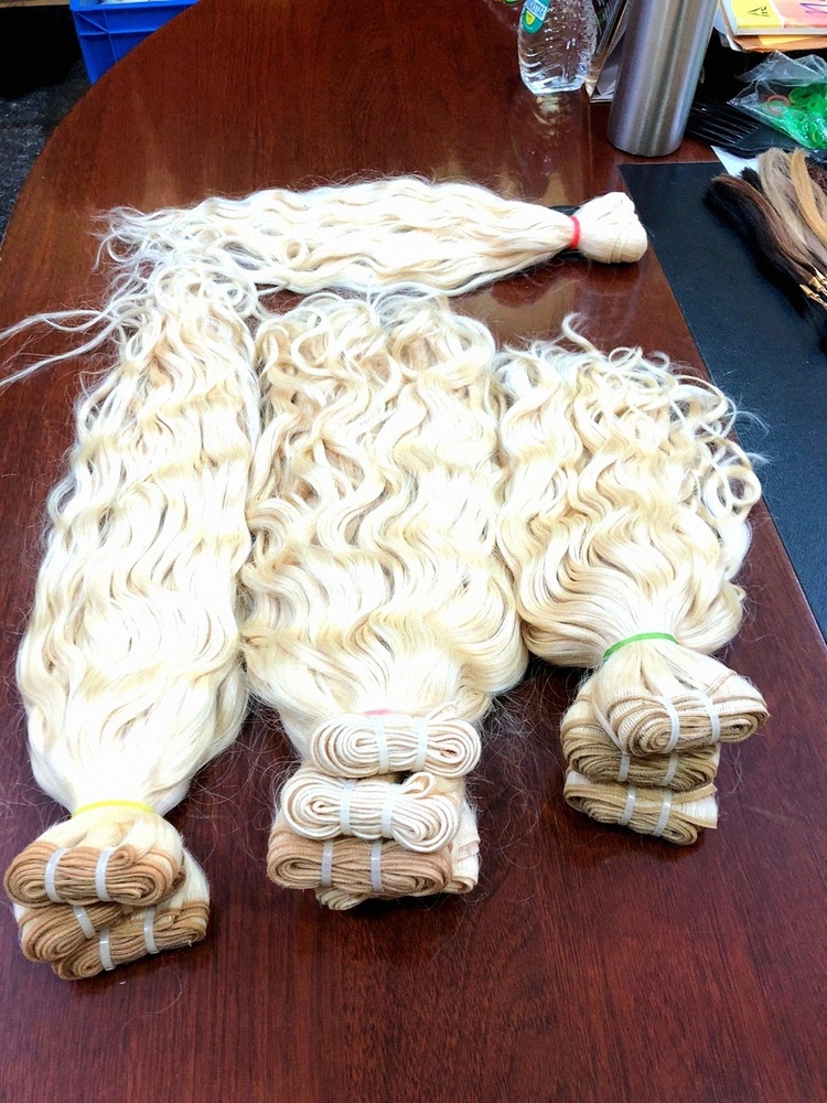 NATURAL CURLY HAIR BUNDLES WITH CLOSURE EXTENSION