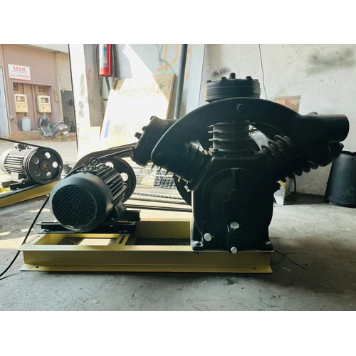 Dry Vacuum Pump - Double Stage, Cast Iron, 51-100 M3/hr Max Flow Rate, Black, Industrial Use, 3 Phase Power, >5 Hp