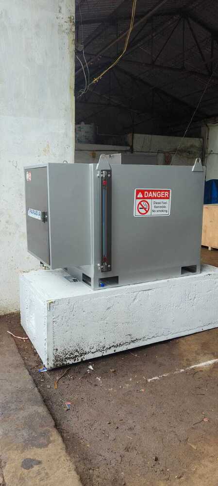 990 LITERS CUBER TANK WITH DISPENSING UNIT