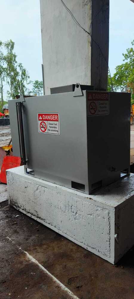 990 LITERS CUBER TANK WITH DISPENSING UNIT