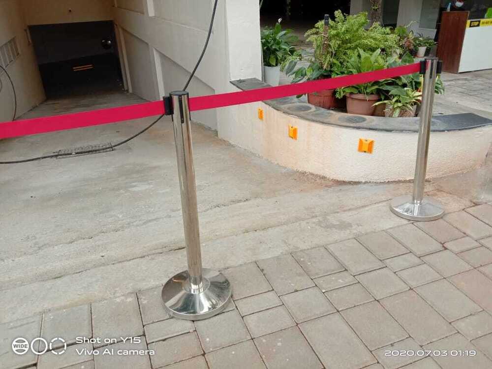 Retractable Stainless Steel Queue Manager - Feature: High Quality