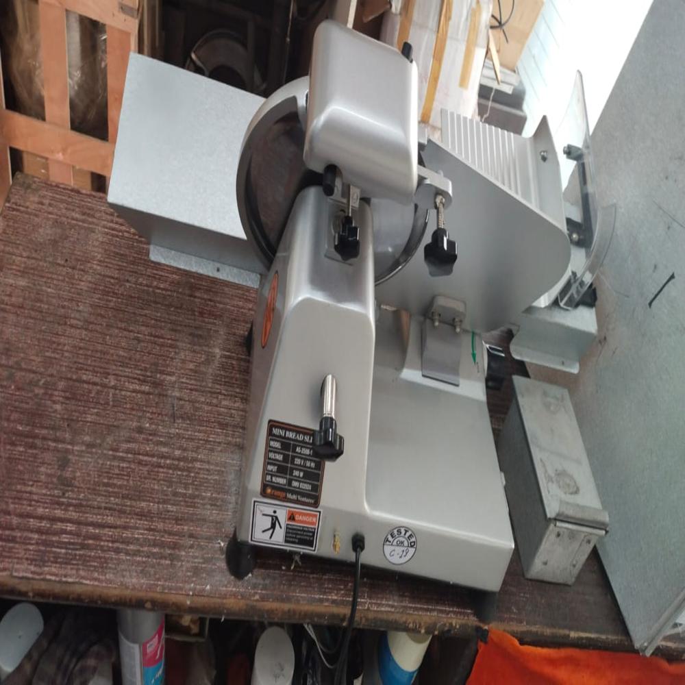 Crust Cutting Machine - Automatic Grade: Semi Automatic