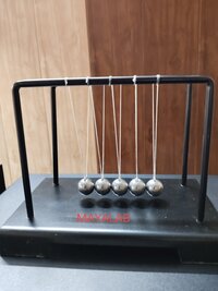 newton cradle pendulum
