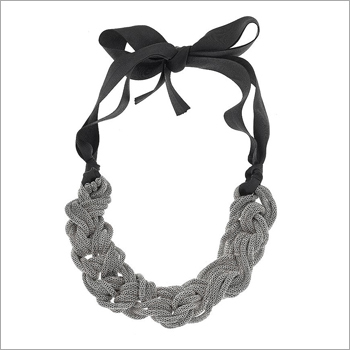 हैंडक्राफ्टेड कस्टम ज्वेलरी