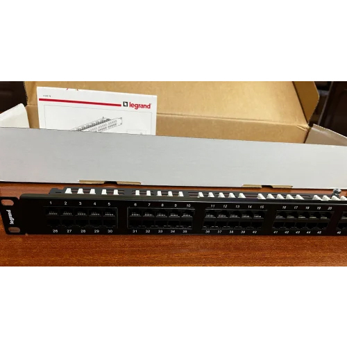 50 पोर्ट RJ45 CAT3 110 कनेक्ट लेग्रांड पैच पैनल