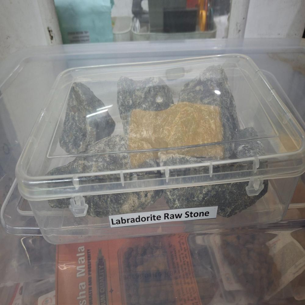 Rough Labradorite Rough Stones - Color: Grey