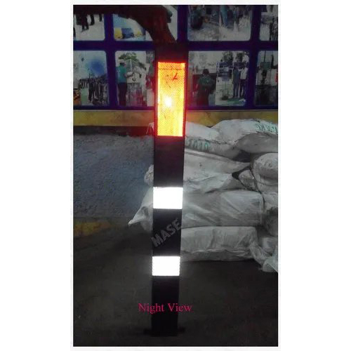 Ms Tubular Delineator - Color: Black Red White