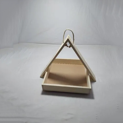 Triangle Gift Basket - Color: Natural