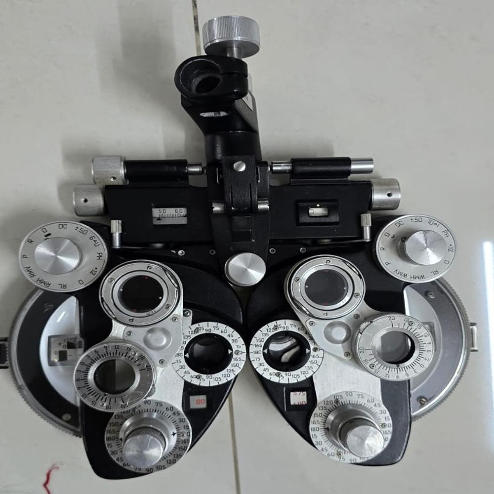 Manual Phoropter - Accuracy: 100 %