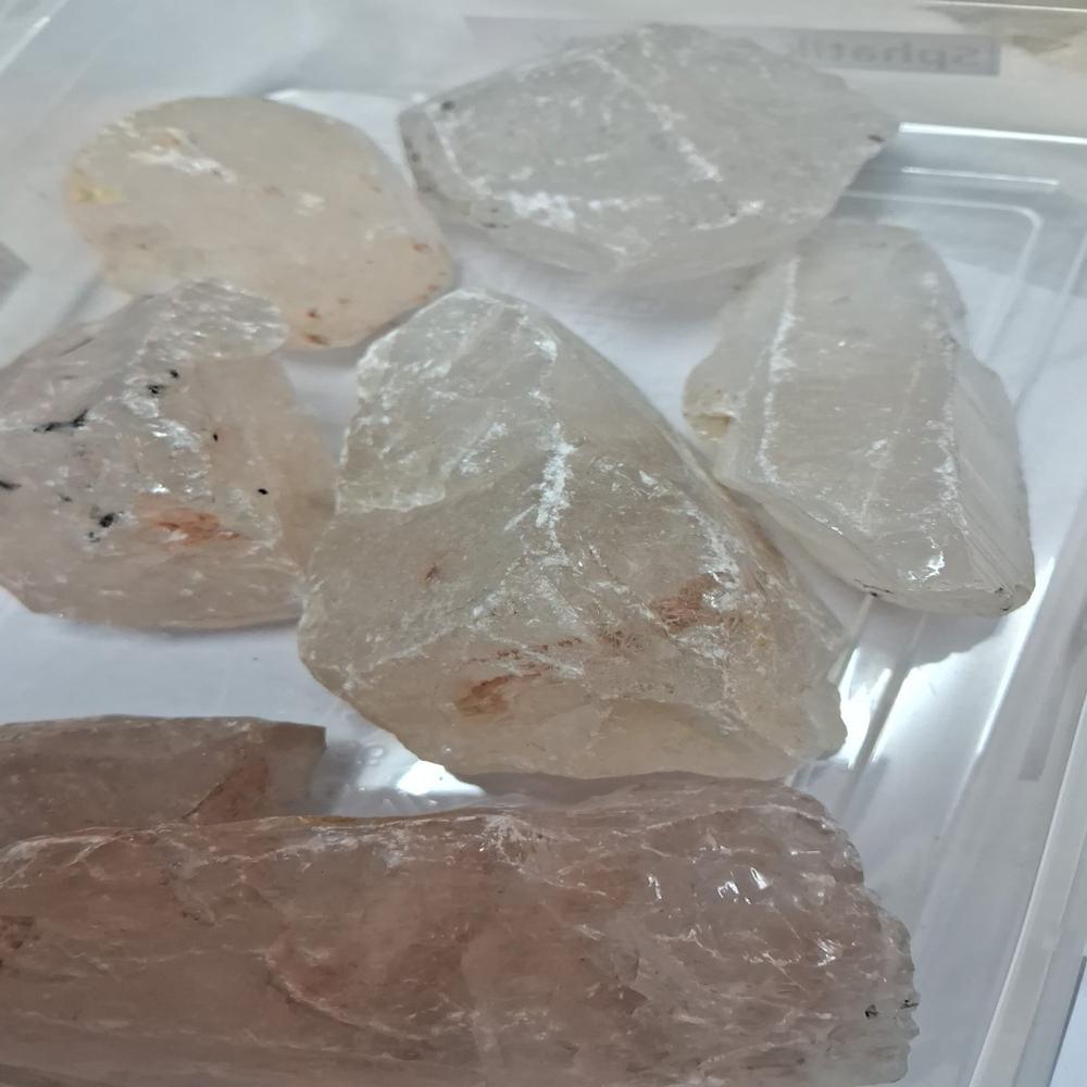 Sphatik Crystal Raw Stones Clear Quartz Stone Rough - Color: Brown