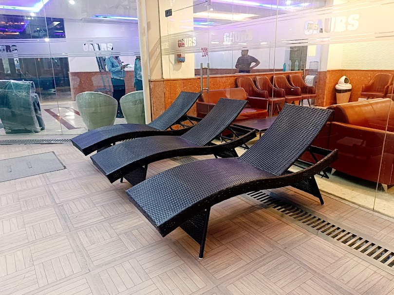 Aeron poolside longer outdoor furniture