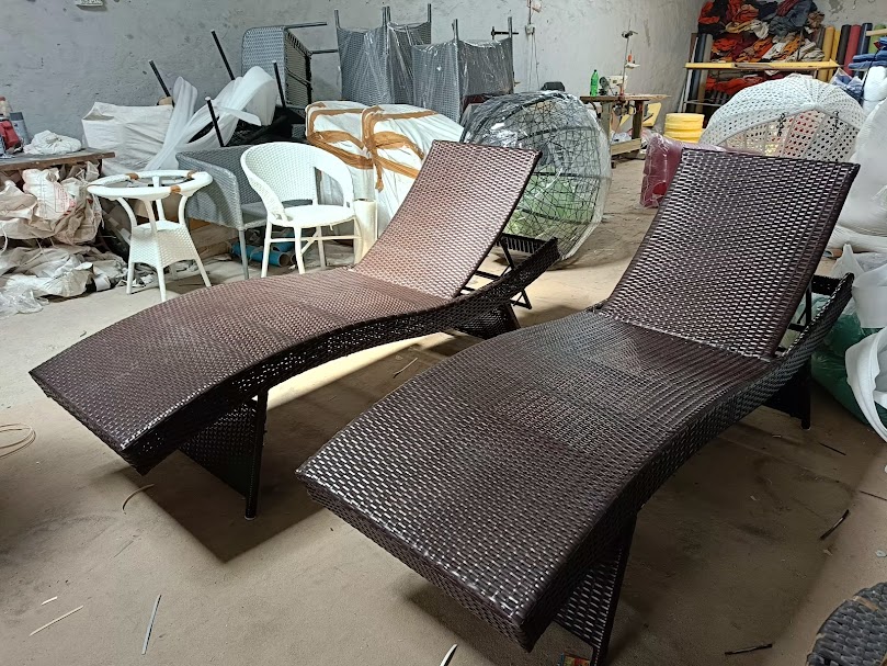 Aeron poolside longer outdoor furniture