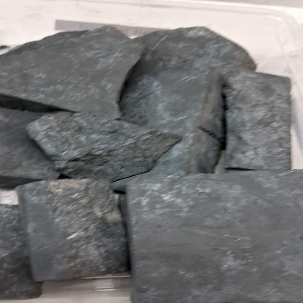 Sunghait black raw stone