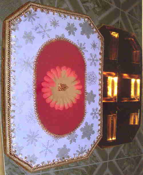 सूखे मेवों का डिब्बा