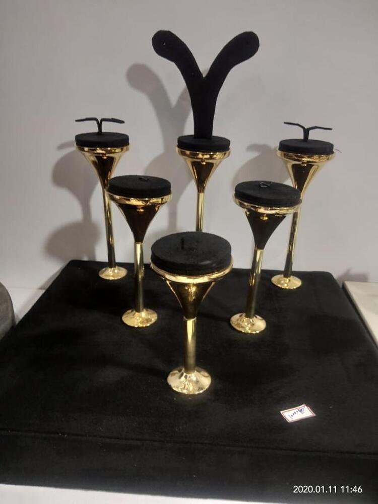 Jewellery show window display
