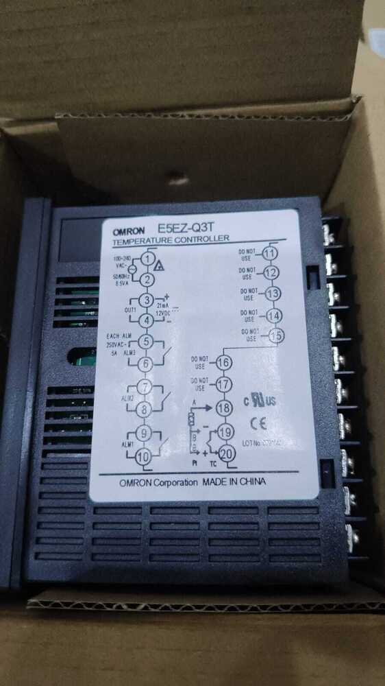 OMRON DIGITAL TEMPERATURE CONTROLLER, E5EZ-Q3T