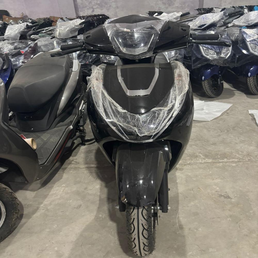 Active Model Electric Scooter - Battery Capacity: 32 Ampere-hour (Ah)