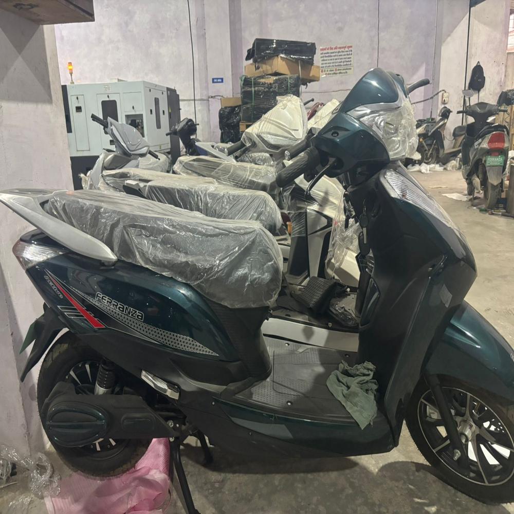 Active Model Electric Scooter - Battery Capacity: 32 Ampere-hour (Ah)
