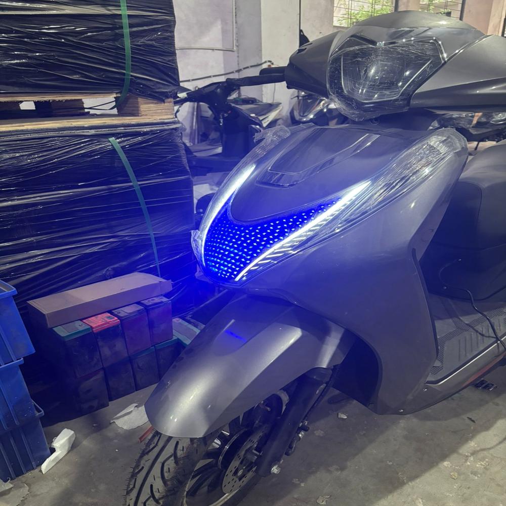 Active Model Electric Scooter - Battery Capacity: 32 Ampere-hour (Ah)