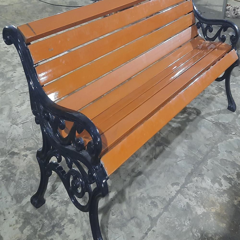 GARDEN BENCH