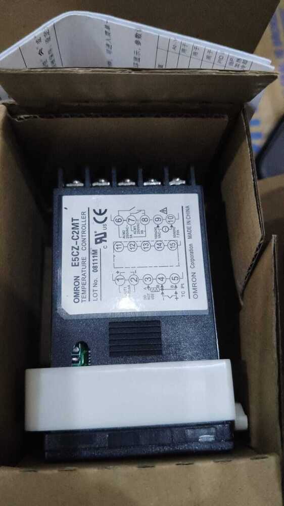 OMRON DIGITAL TEMPERATURE CONTROLLER 100-240VAC, E5CZ-C2MT